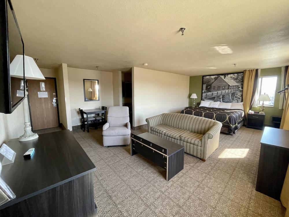 Super 8 by Wyndham Macon photo 9