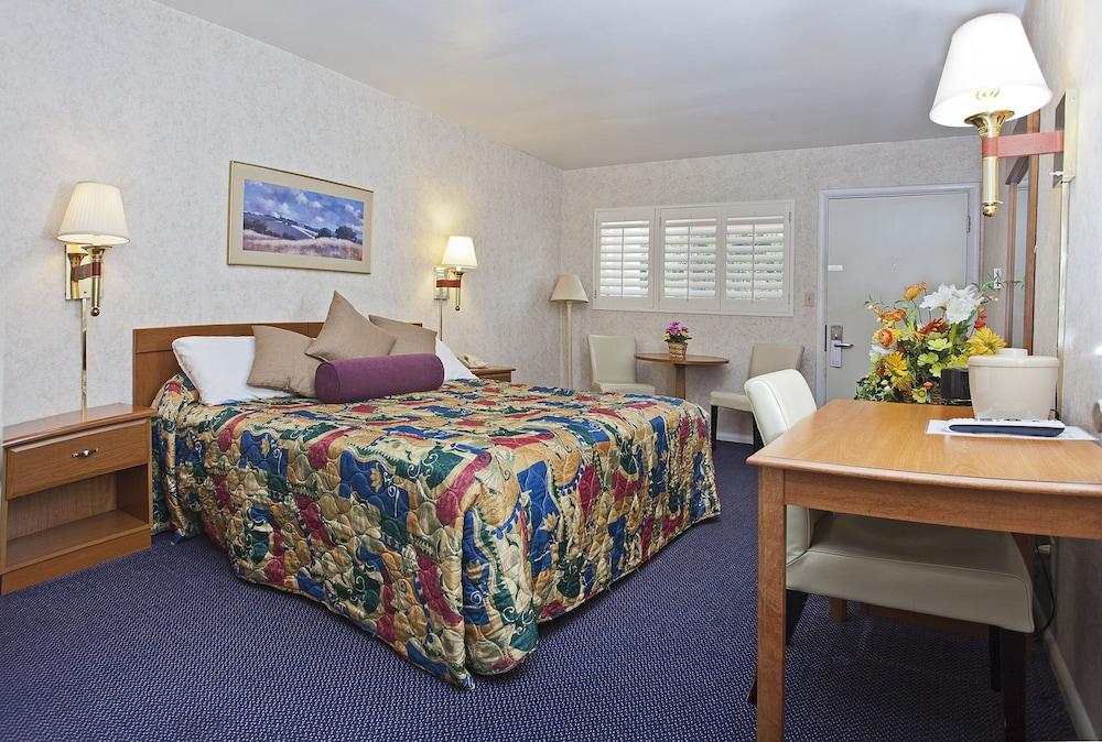 Townhouse Motel photo 6