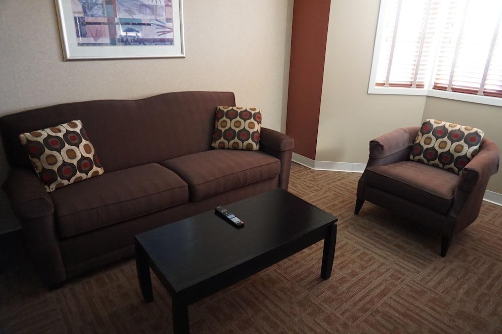 Findlay Inn and Conference Center photo 13