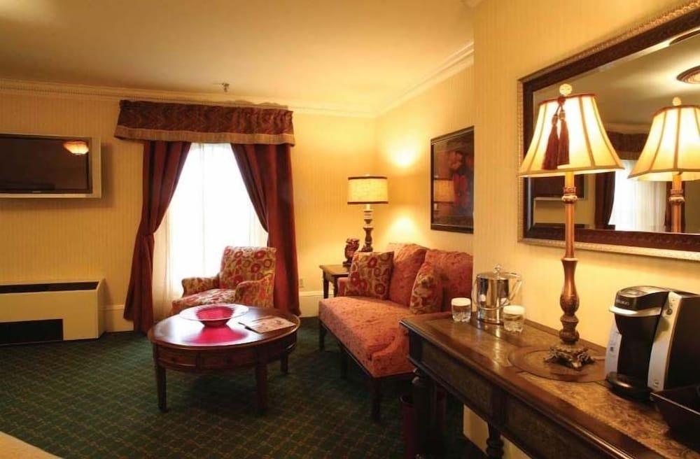The Martha Washington Inn And Spa photo 69