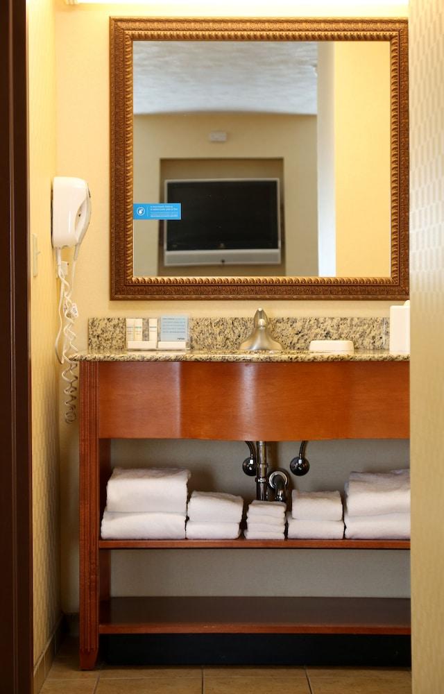 Hampton Inn Waterloo Cedar Valley photo 25