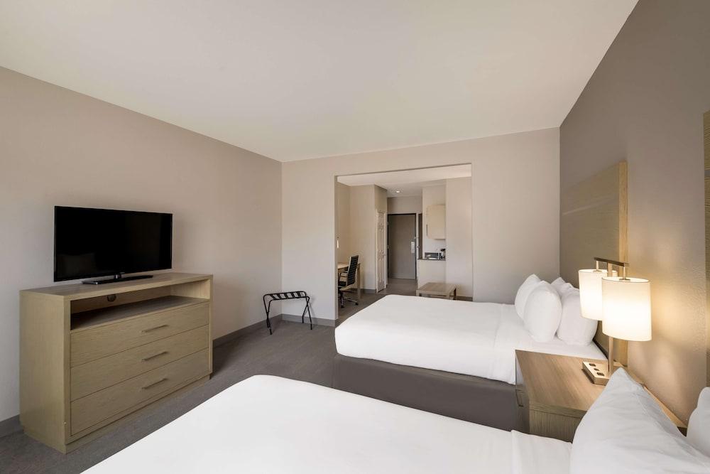 Best Western Plus Killeen/Fort Cavazos Hotel & Suites photo 17