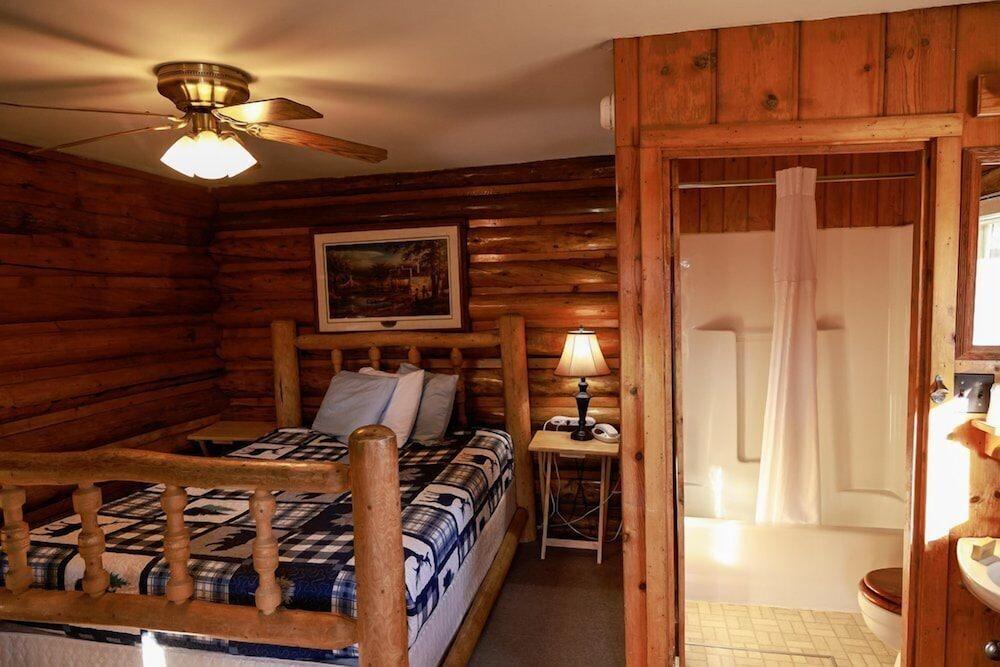 Twin Pines Lodge & Cabins photo 4