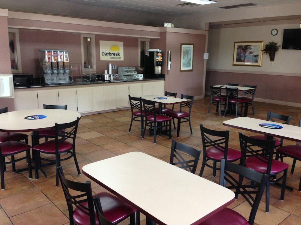 Days Inn by Wyndham Cullman photo 14