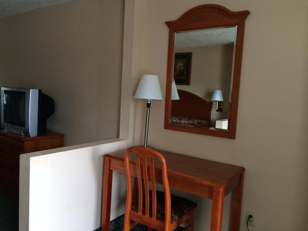 Royal Inn Taylorsville photo 19