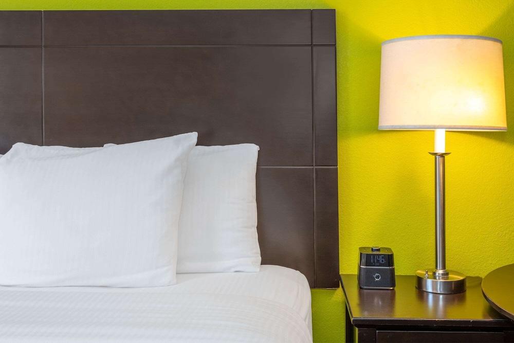 La Quinta Inn & Suites by Wyndham St. Augustine photo 17