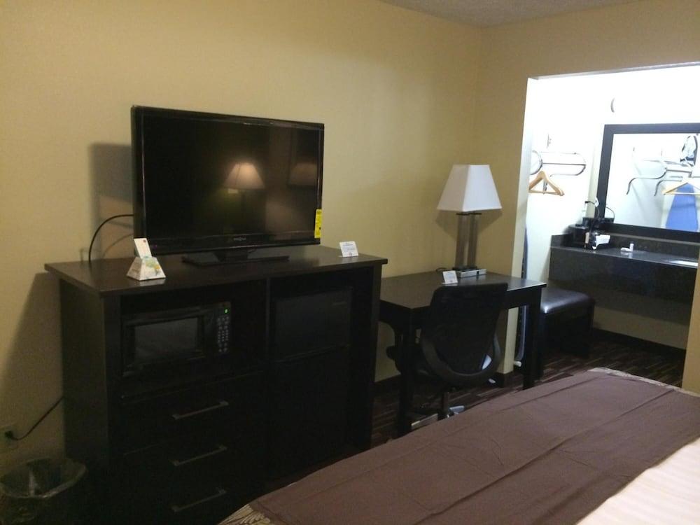 Boarders Inn & Suites by Cobblestone Hotels – Ashland City photo 2