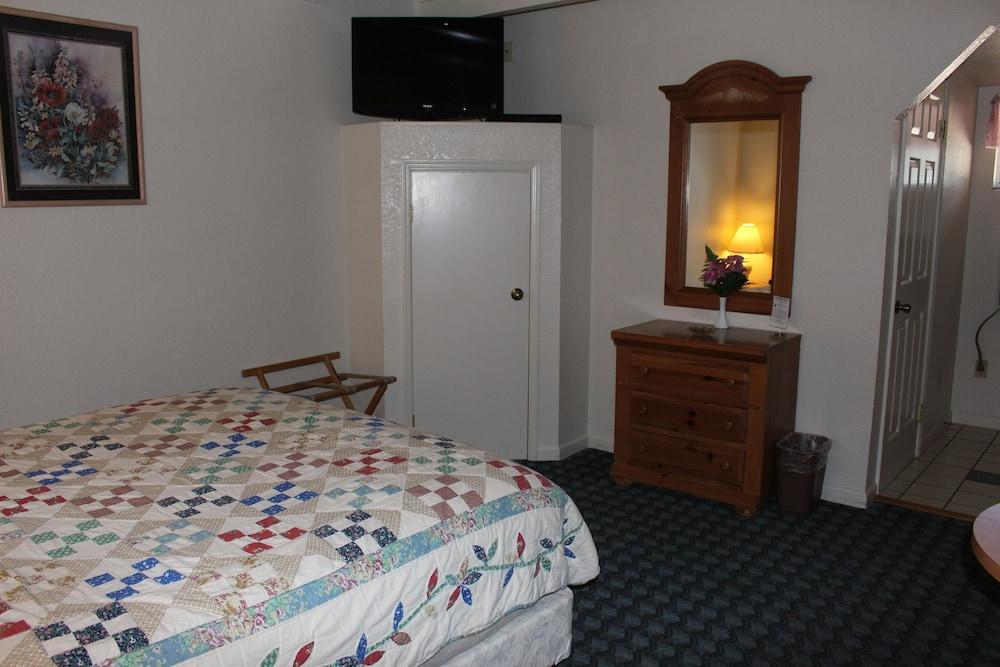 Barewood Inn and Suites photo 2