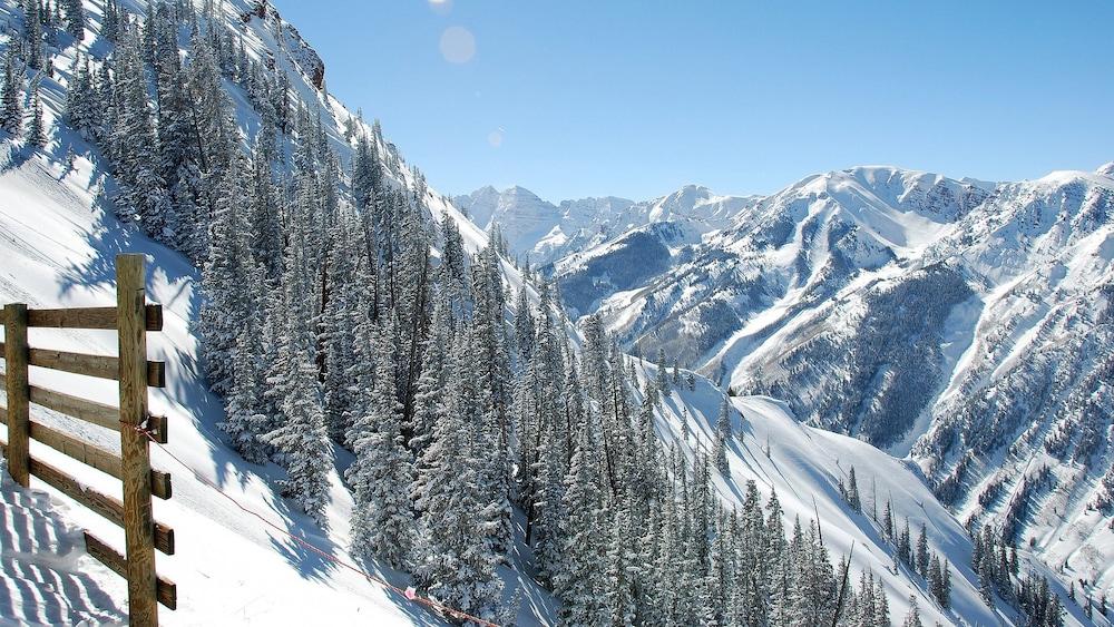 The Aspen Mountain Residences photo 56