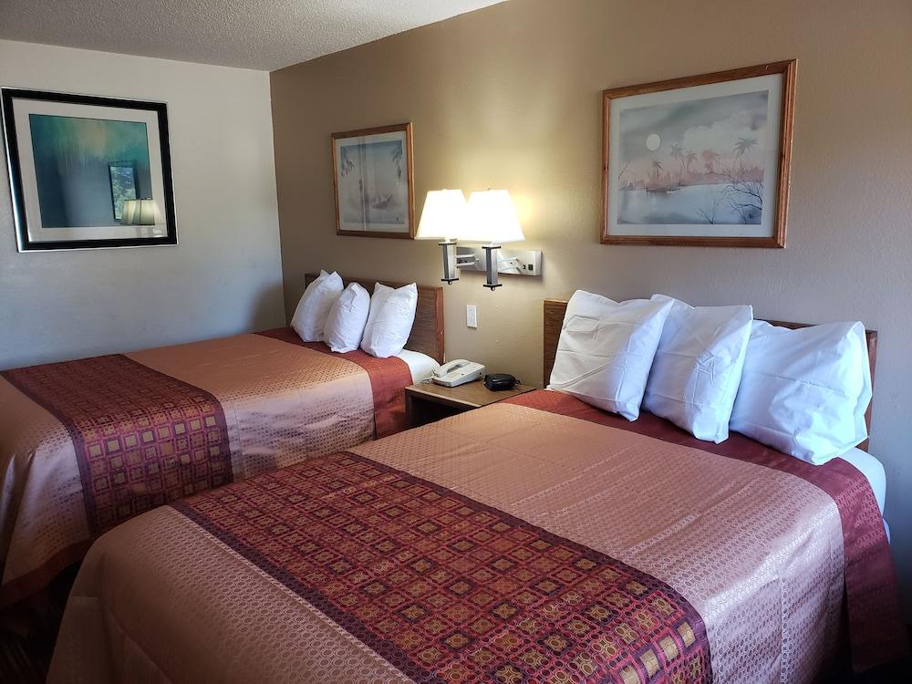Americas Best Value Inn & Suites Harrisonville photo 54