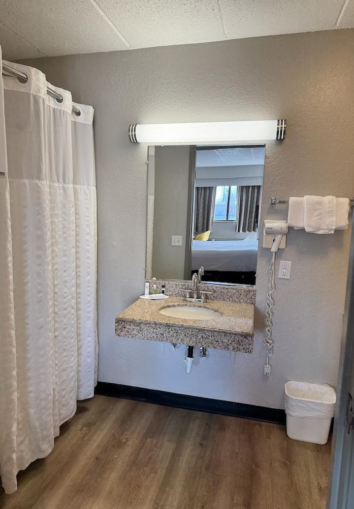 Days Inn by Wyndham Cloverdale Greencastle photo 22