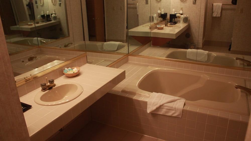 Shawano Four Seasons Hotel photo 13