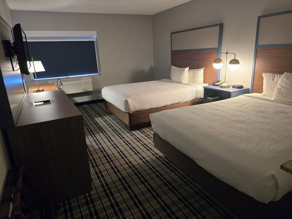 AmericInn by Wyndham Beloit photo 6