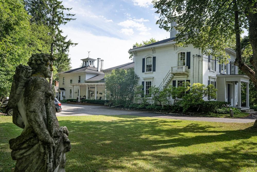 Homeport Inn and Tavern photo 100