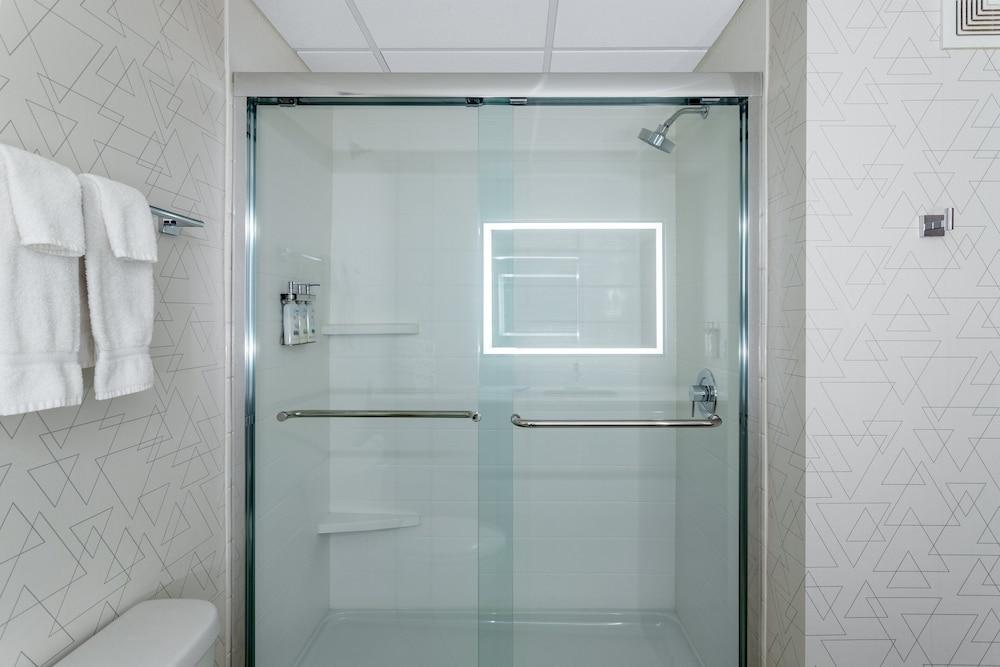 Holiday Inn Express & Suites Vadnais Heights by IHG photo 43