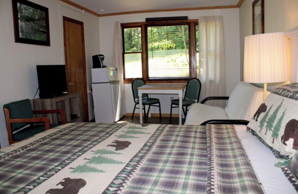 Luzerne Court Motel photo 11