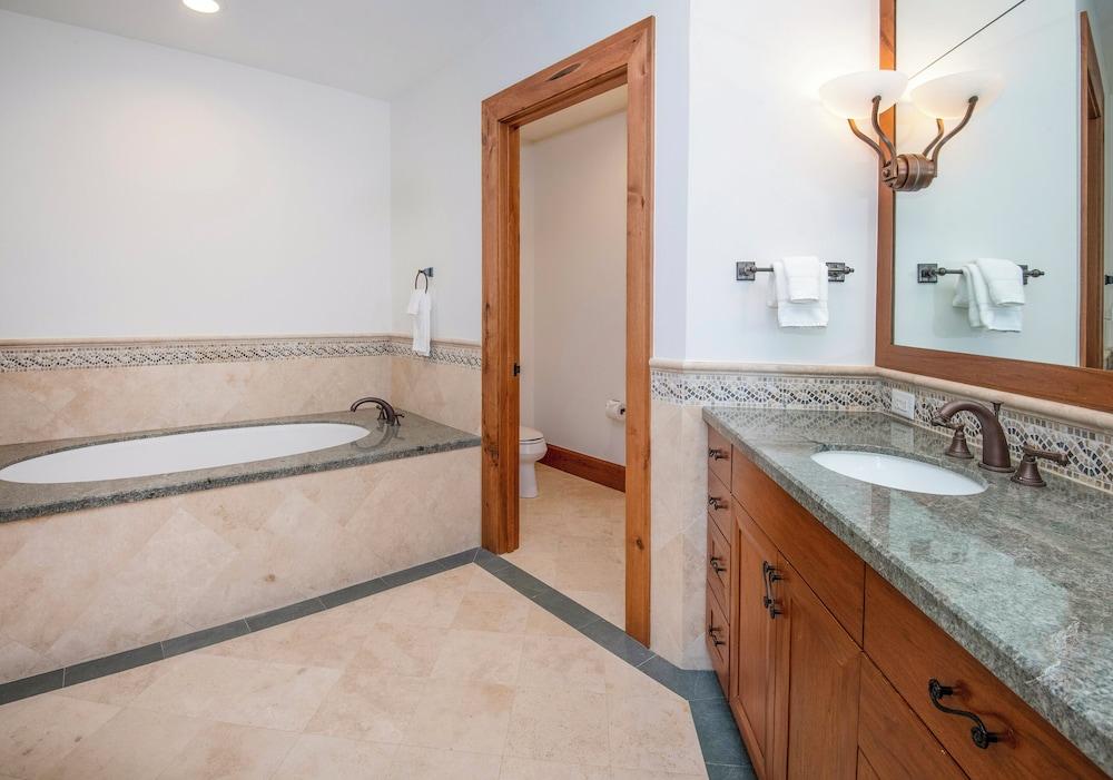 Hummingbird by Elevation Accommodations photo 20