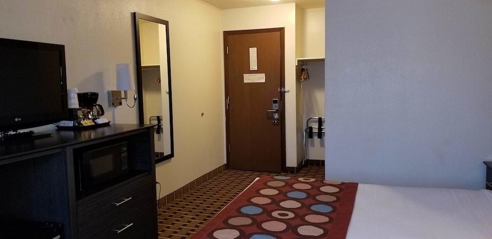Super 8 by Wyndham Ashland photo 10