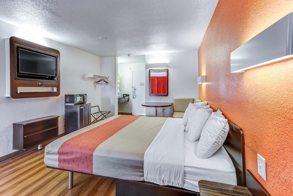 Motel 6 Portland, OR - Tigard West photo 15