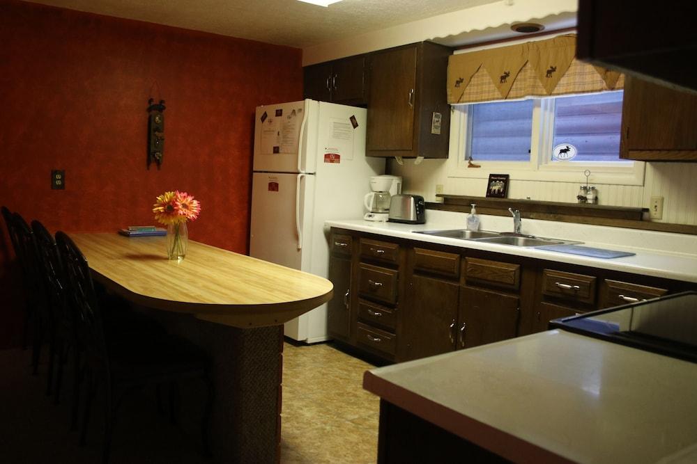 Yellowstone Wildlife Cabins photo 36