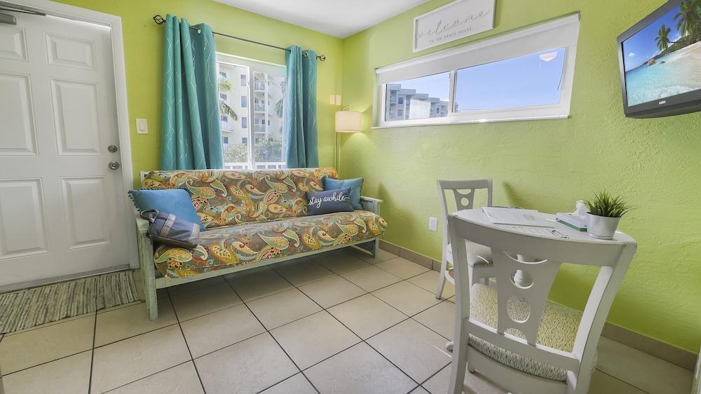 Beach House Hotel photo 8