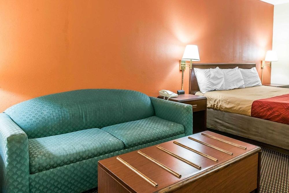 Econo Lodge Seymour photo 49