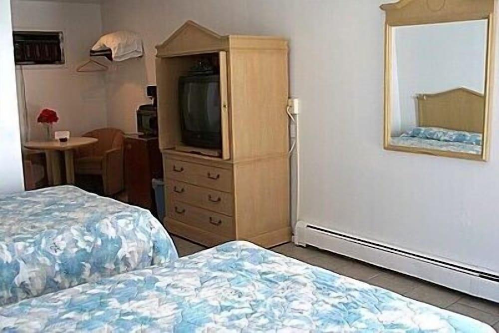 Aquarius Arms Motel photo 18
