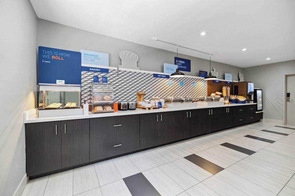 Holiday Inn Express & Suites Mountain View Silicon Valley by IHG photo 32