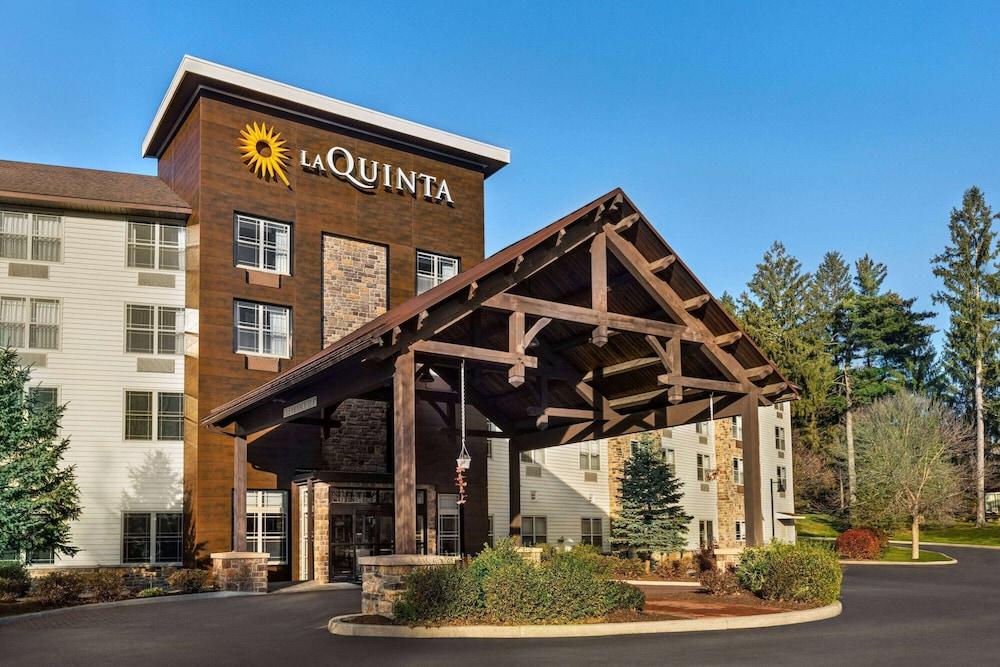 La Quinta Inn & Suites by Wyndham Lake George photo 79