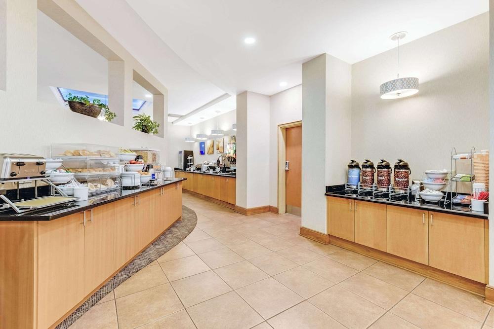 Comfort Suites Murfreesboro Shopping District photo 35