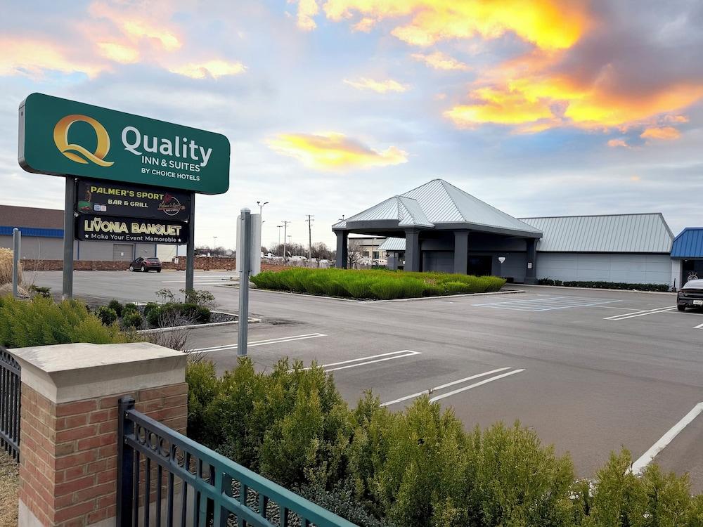 Quality Inn and Suites Livonia photo 1