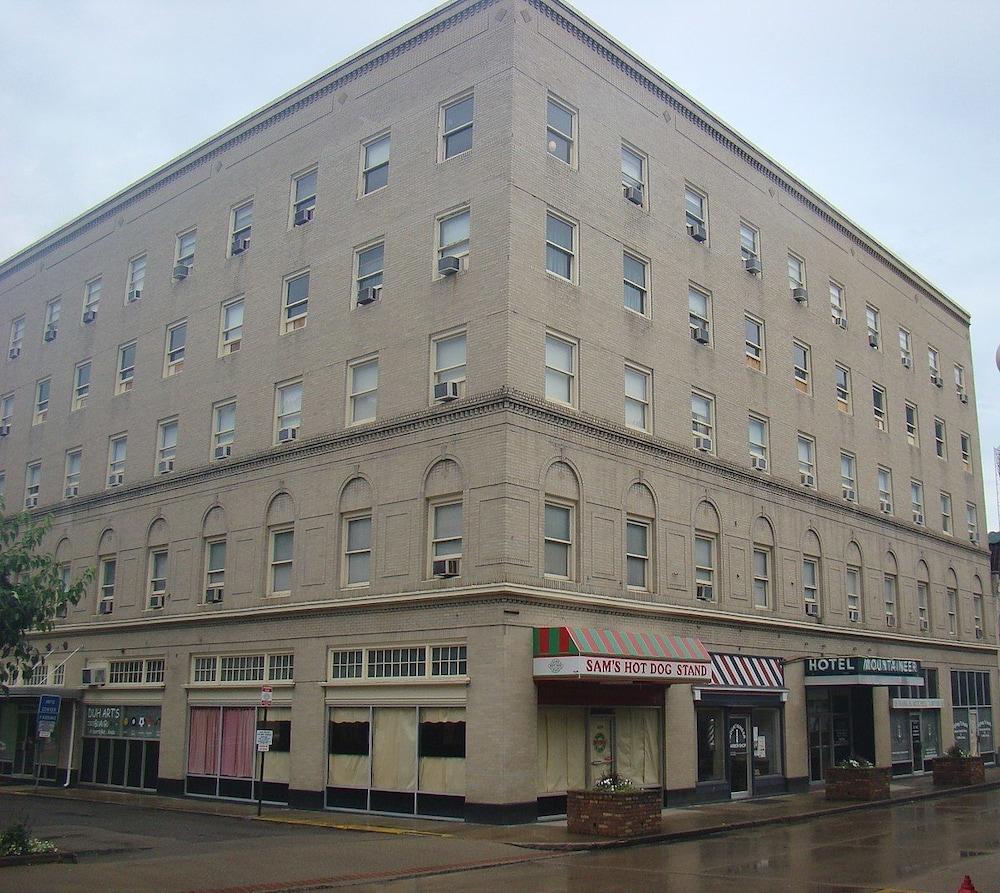 The Mountaineer Hotel photo 1