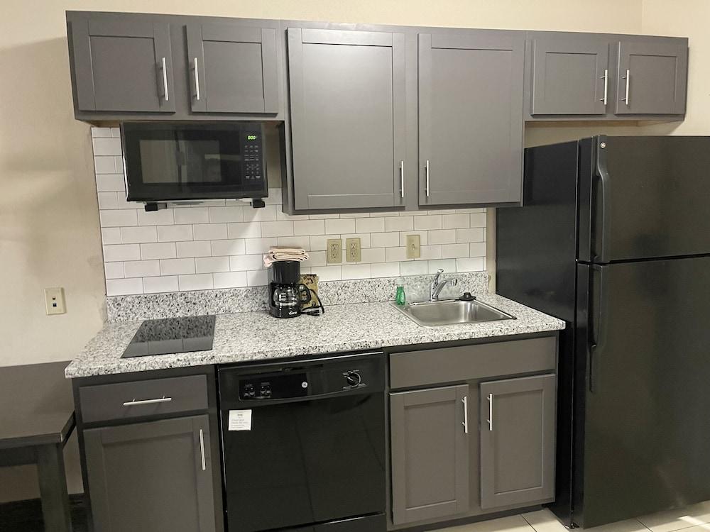 Candlewood Suites Airport by IHG photo 13