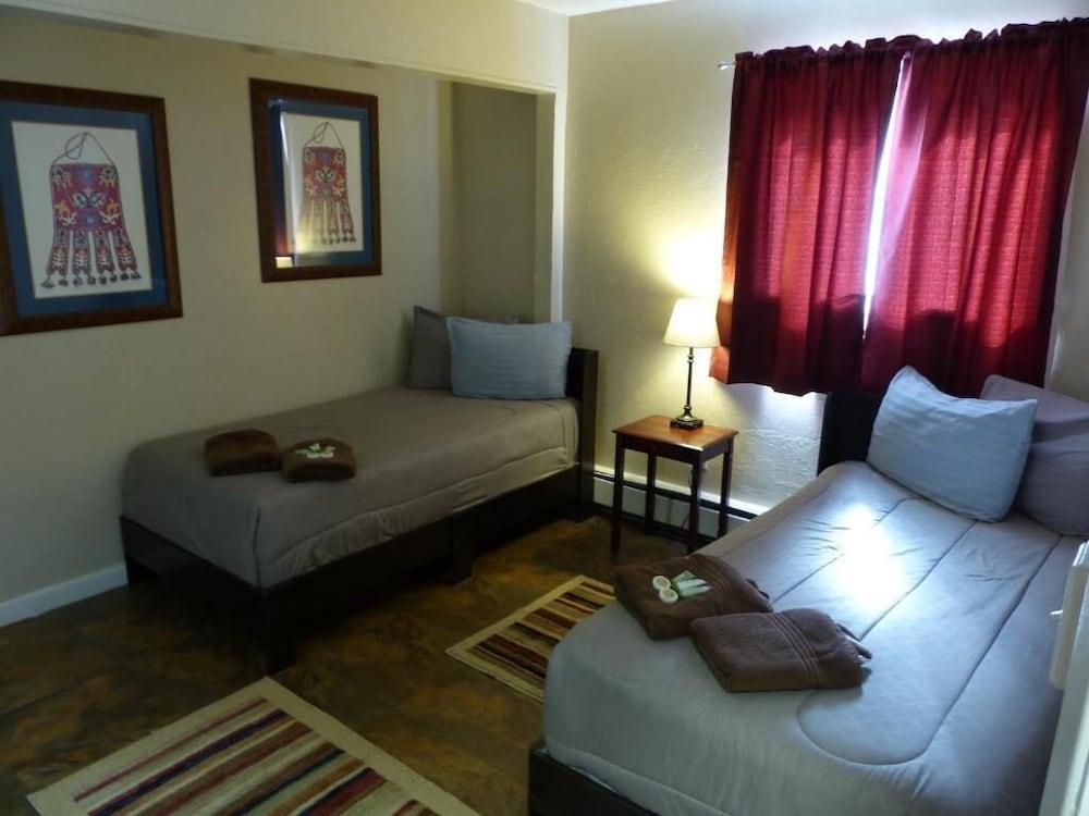 Bent Prop Inn & Hostel Downtown photo 24