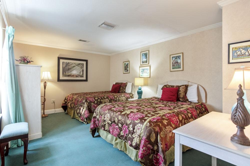 Edgewater Inn photo 42