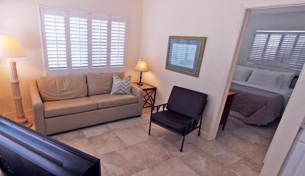 Beachouse Inn & Suites photo 11