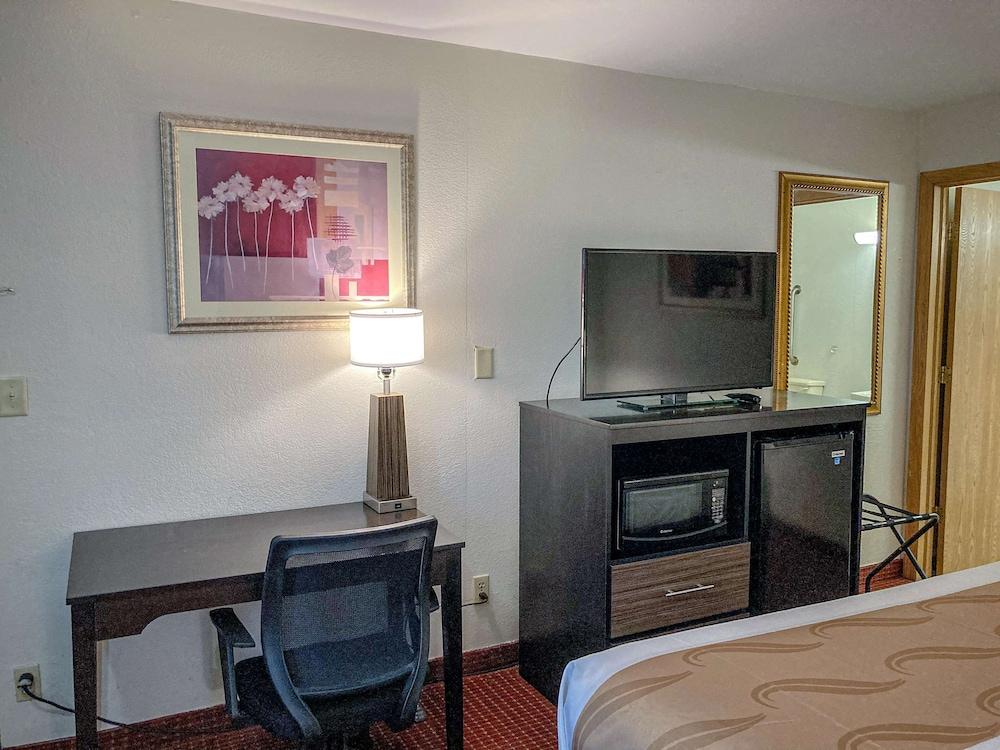 Motel 6 Elkhart, IN photo 9