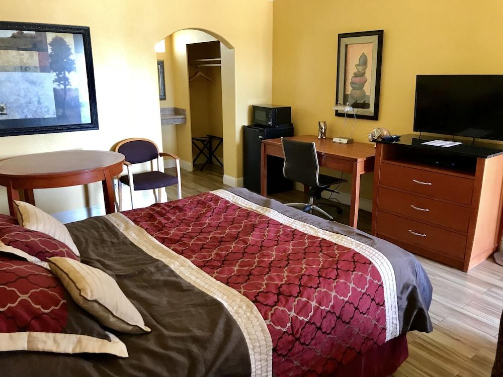 Town & Country Motel photo 25