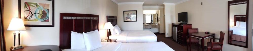 Oak Tree Inn photo 19