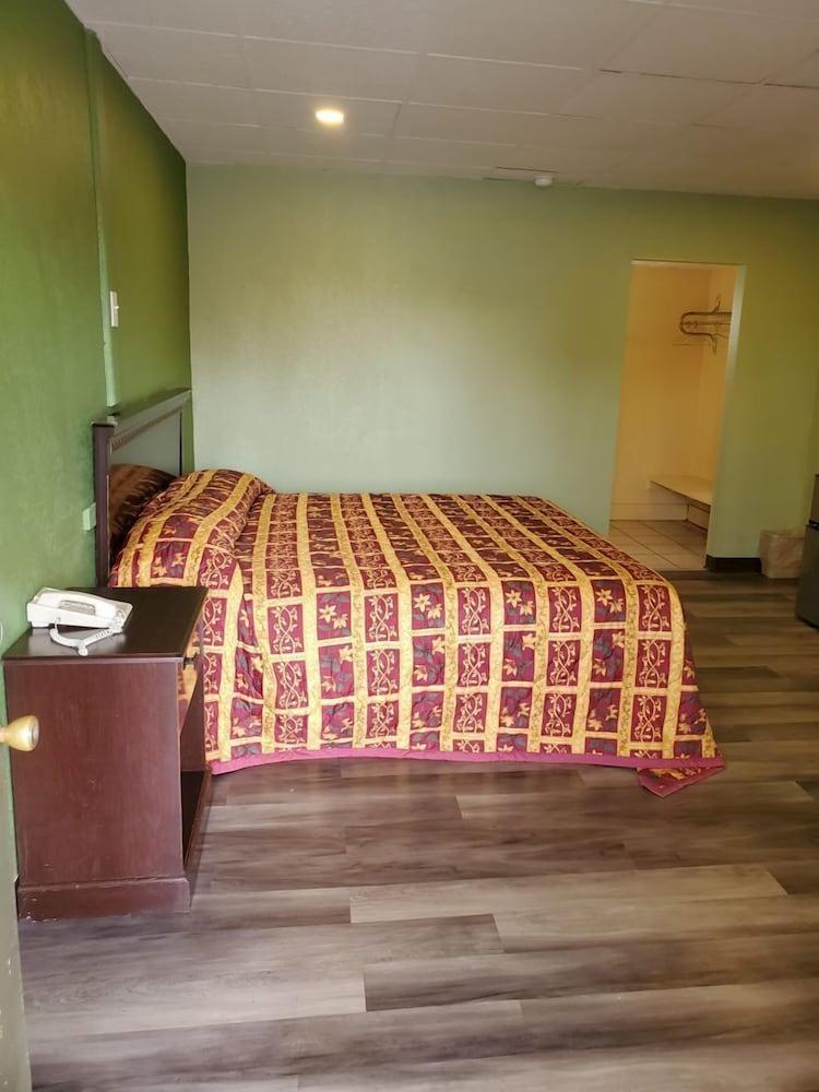 Trailway Motel photo 9