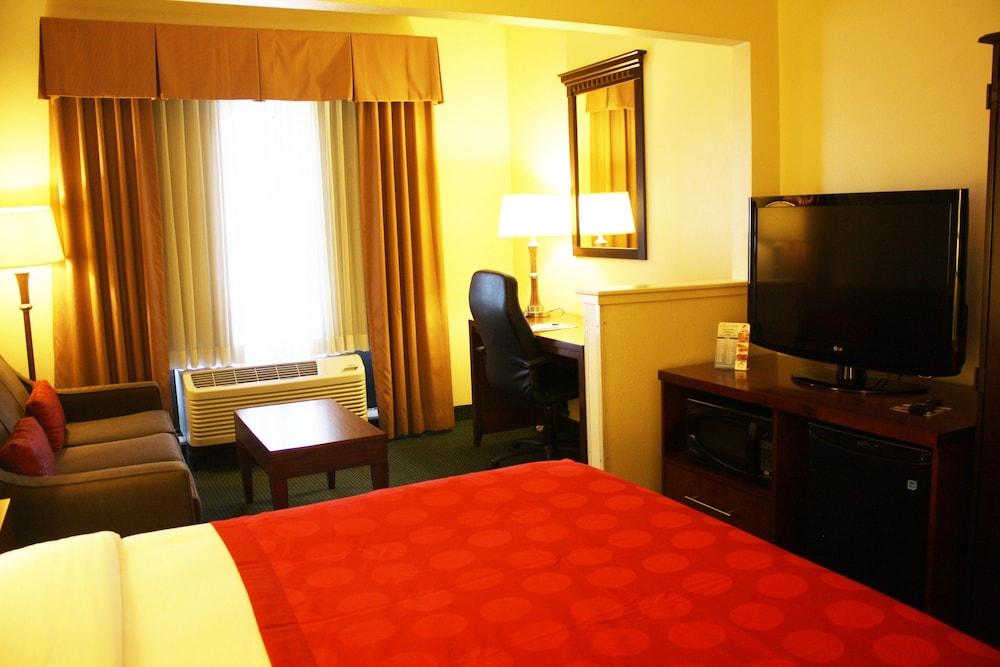 Ramada by Wyndham Denver International Airport photo 13