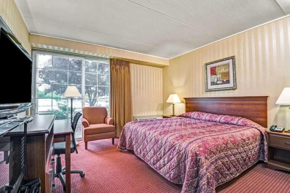 HomeSpring Inn & Studios photo 7