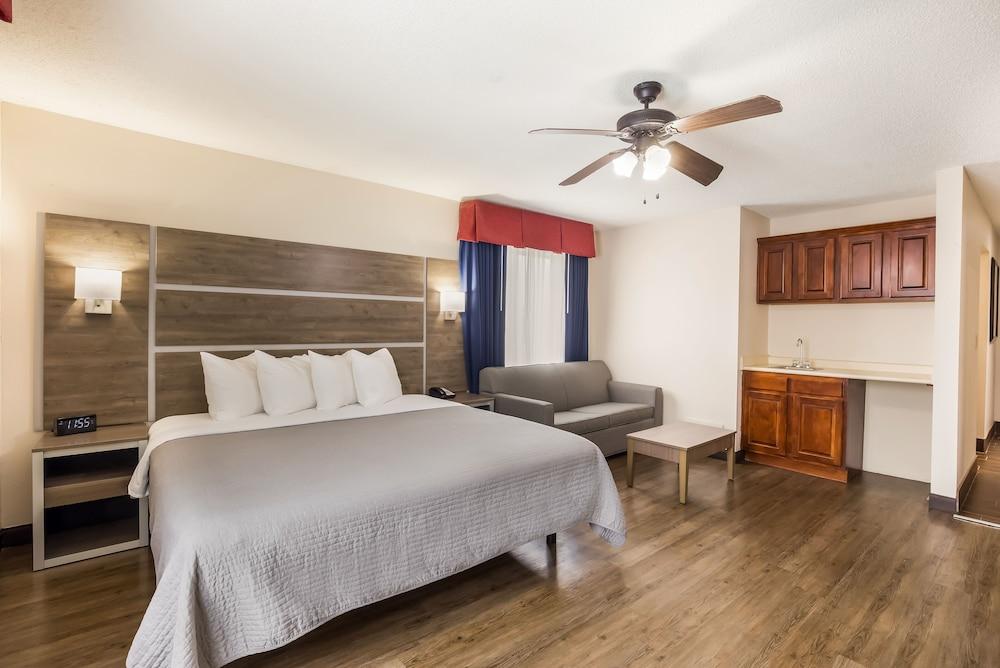 Hometown Inn photo 38
