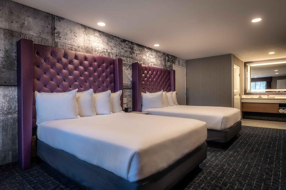 Anaheim Camelot Inn & Suites photo 21