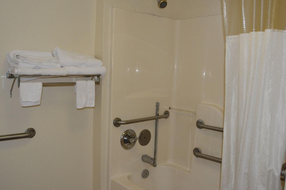 Travelodge by Wyndham Montgomery East photo 22
