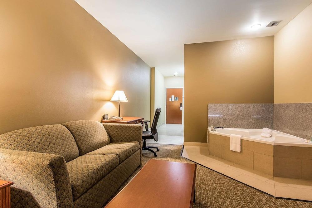 Quality Suites New Iberia photo 9