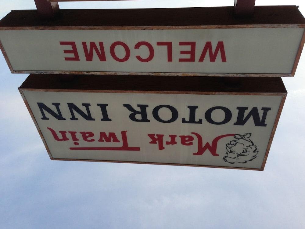 Mark Twain Motor Inn photo 36