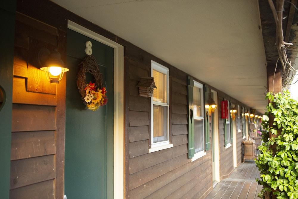 The Chimney Rock Inn & Cottages photo 84