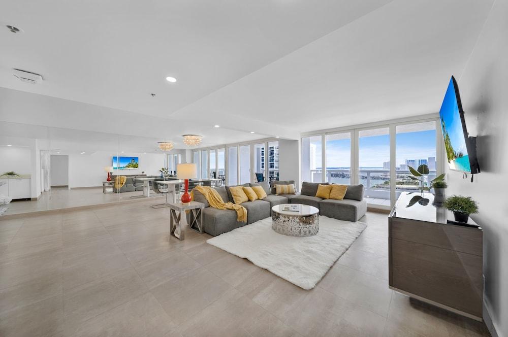 The Grand Biscayne Bay photo 79