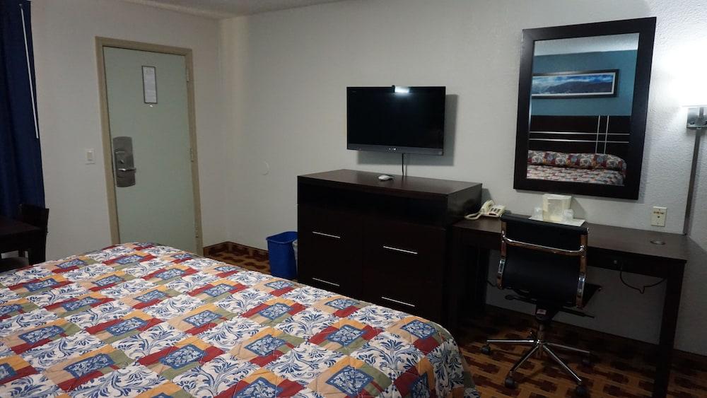 Lodge Inn photo 16